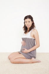妊娠中の女性のイメージ写真